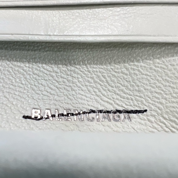 Balenciaga Cash Mini Wallet on Chain in white grained calfskin - Picture 9 of 12